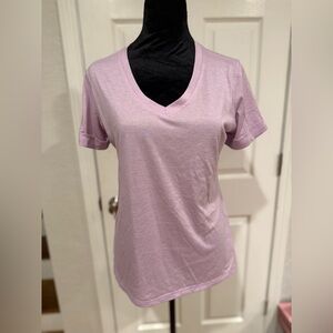 LEG3ND Women’s Lavender V-Neck T-Shirt Size Small Soft Lightweight Short Sleeve
